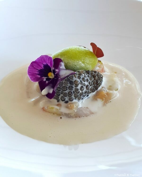 Caviar osciètre de la maison Sturia, coquillage & céleri, crème marinière