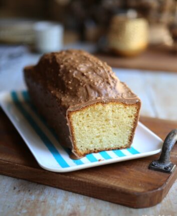 Cake moelleux à la poudre d'amandes glaçage praline