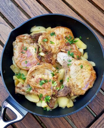 Côtes de porc, pommes et cidre