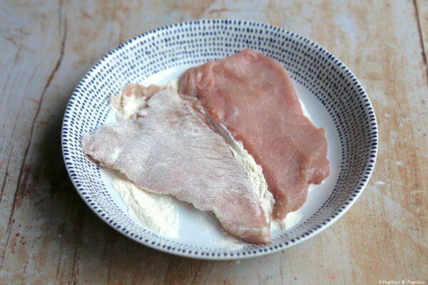 Farinez les escalopes