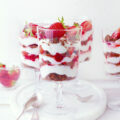 Verrines de fraises chantilly chocolat ©Julie Mechali : Annelyse Chardon : Cniel