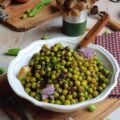 Petits pois et oignons croustillants