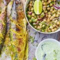 Maquereaux au curry, sauce yaourt et salade de pois chiche