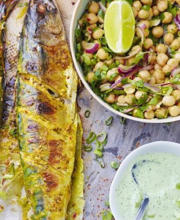 Maquereaux au curry, sauce yaourt et salade de pois chiche