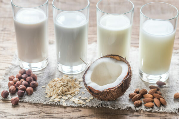 Laits végétaux © Alexander Prokopenko. shutterstock