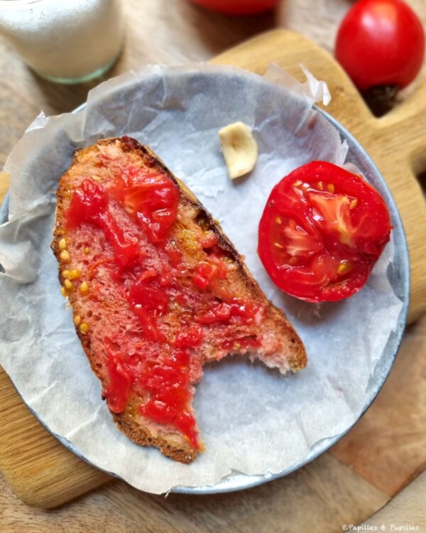 Pan con tomate