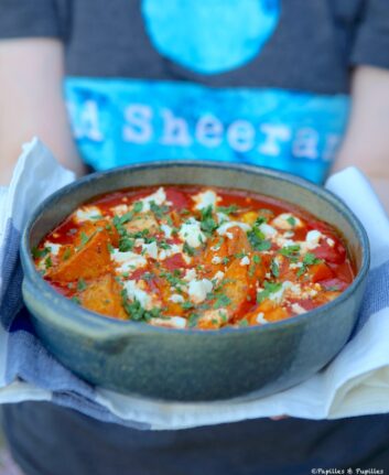Patates douces rôties, sauce tomate et feta