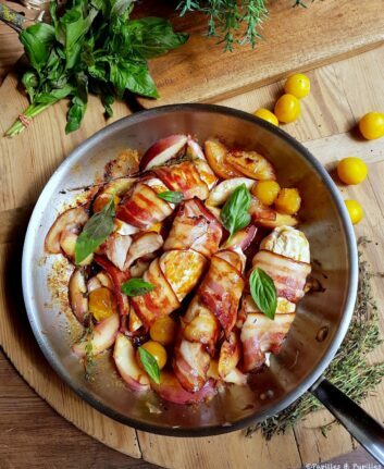 Poulet au lard fumé, nectarines et mirabelles