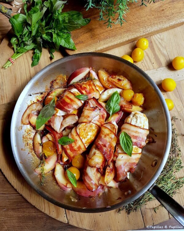 Poulet au lard fumé, nectarines et mirabelles