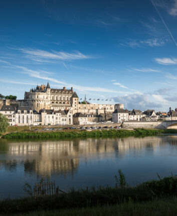Vue sur le Château Royal d'Amboise depuis l'île d'or - ©ADT Touraine - JC Coutand