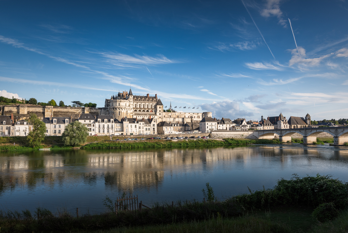 Vue sur le Château Royal d'Amboise depuis l'île d'or - ©ADT Touraine - JC Coutand