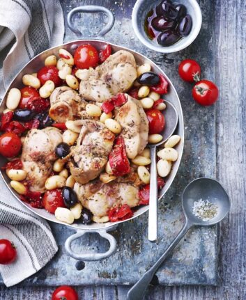 Lapin aux haricots blancs, tomates cerises et piquillos