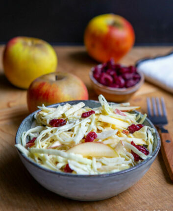 Salade de chou blanc râpé et pomme façon coleslaw