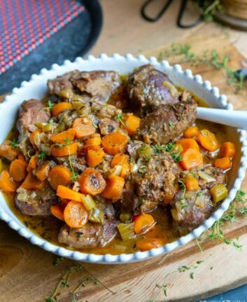 Joues de porc aux carottes, au cidre et au thym
