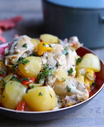 Poulet cocotte aux pommes de terre et poivrons