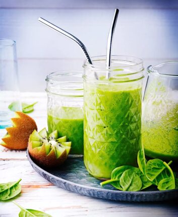 Smoothie aux poires, kiwis et épinards