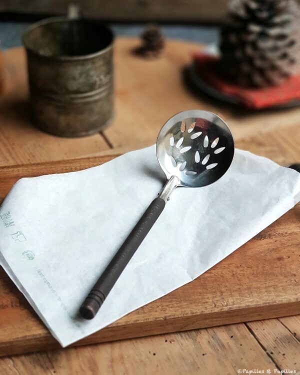 Cuillère perforée