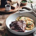 Hampe de boeuf Limousin, sauce au vin et pancakes de pommes de terre