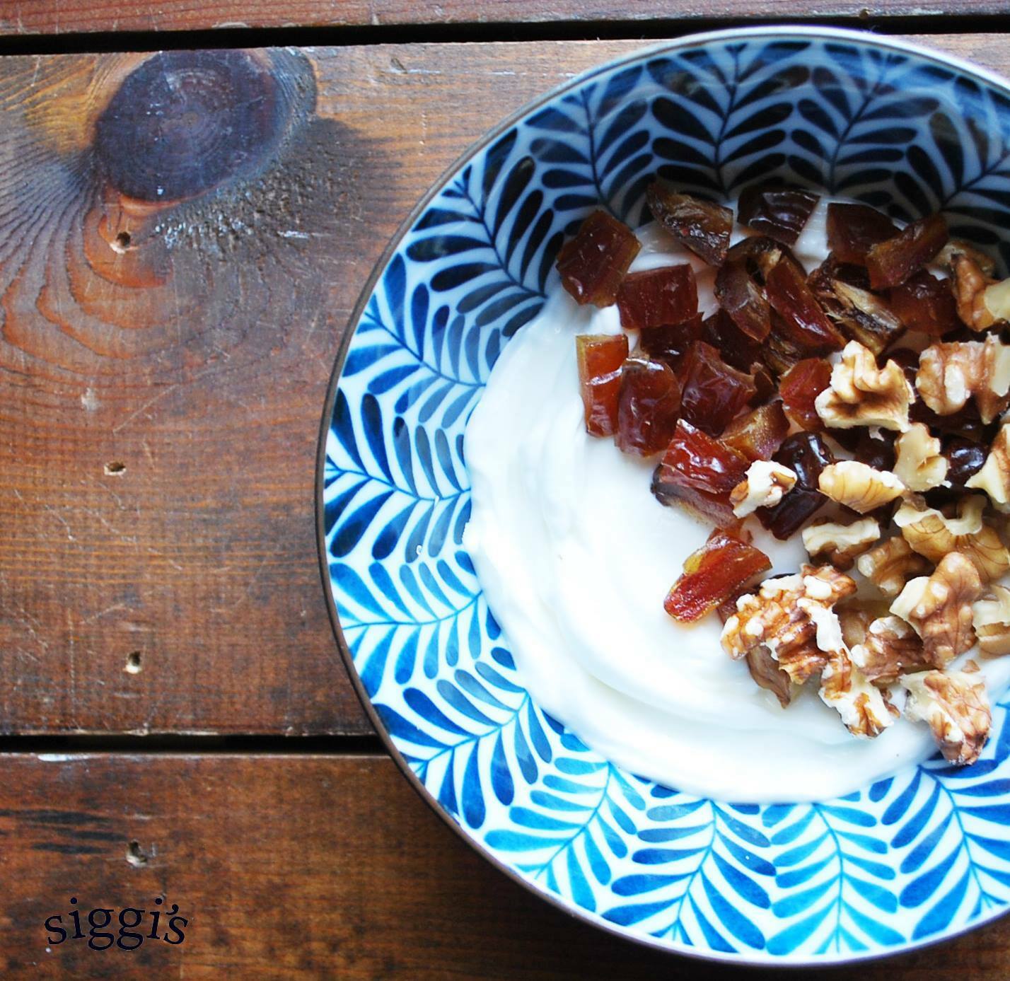 Skyr avec dattes et noix ©Siggi's