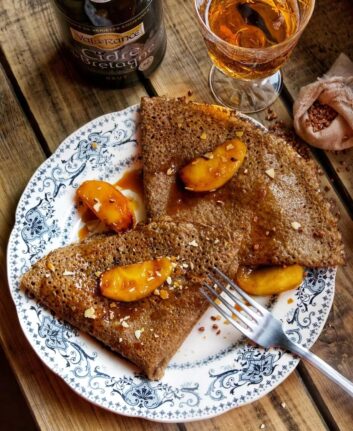 Crêpes sans gluten aux pommes et caramel