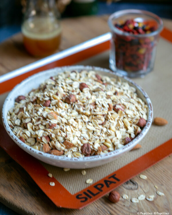 On mélange avec les flocons d'avoine