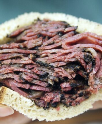 Pastrami sandwich ©Young Sok Yun CC BY-NC-ND 2.0