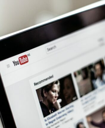 Yotube ©NordWood Themes unsplash
