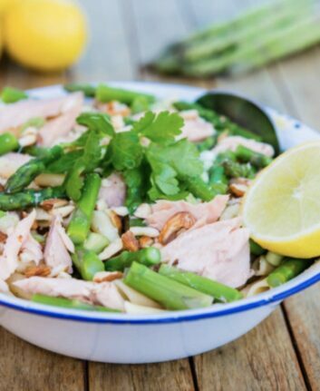 Salade de pâtes, truite fumé, asperges et amandes ©Christina Soong-Kroeger