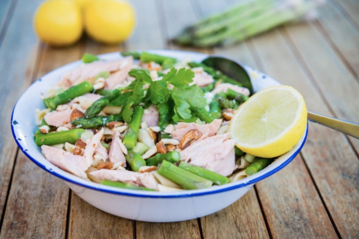 Salade de pâtes, truite fumé, asperges et amandes ©Christina Soong-Kroeger