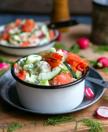 Salade de saumon fumé au concombre et à l'aneth