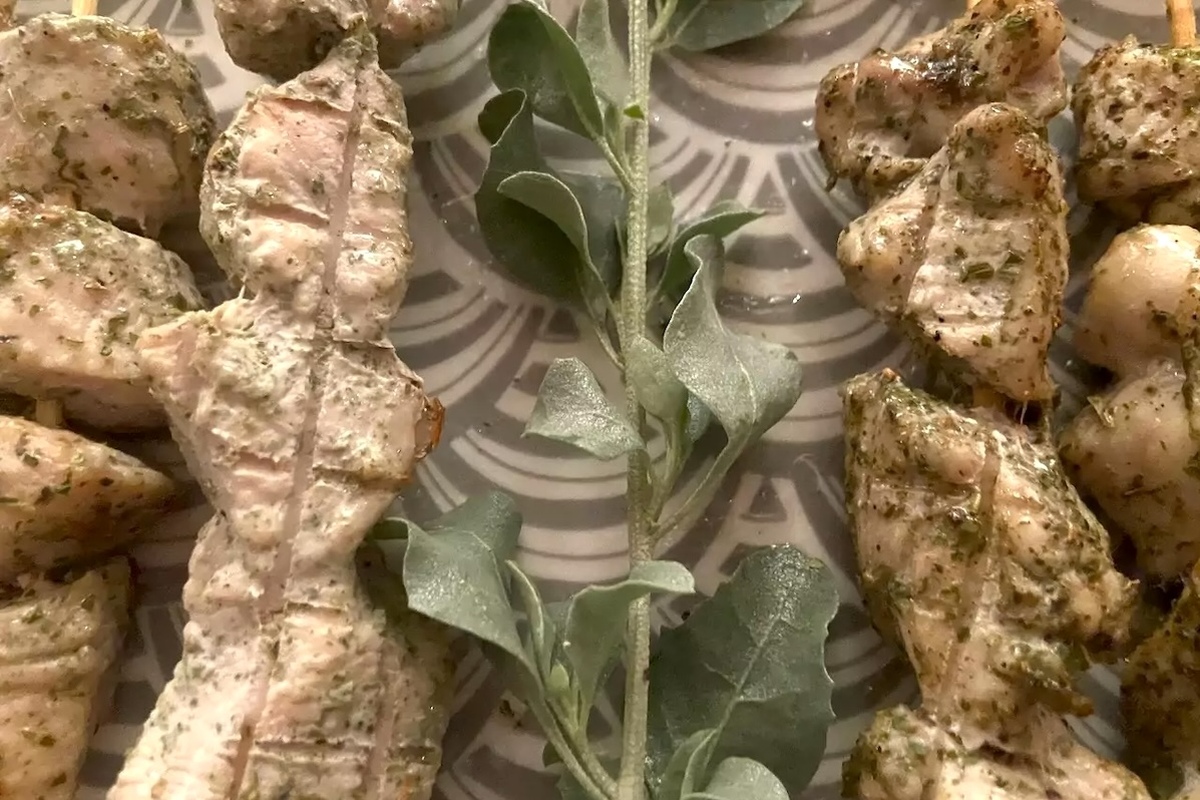 Brochettes de poulet aux herbes du bush australien 