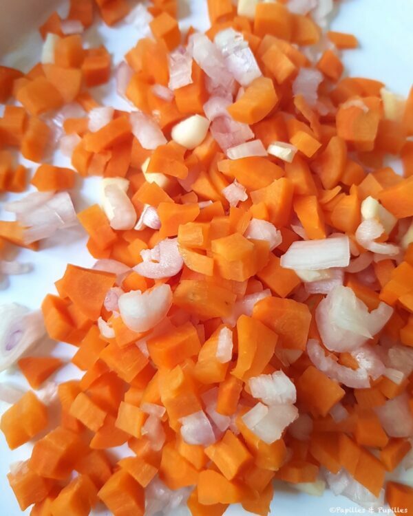 Dés de carottes, échalotes ail