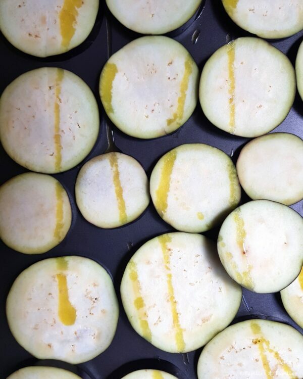 Rondelles d'aubergine avant cuisson