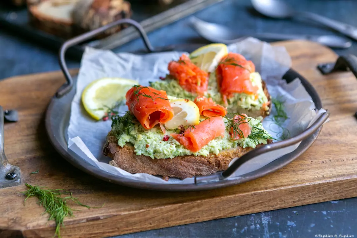 Tartine au saumon fumé et avocat