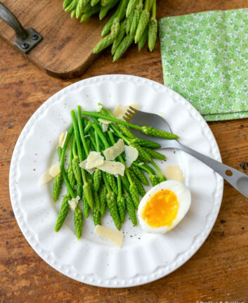 Asperges des bois, oeuf mollet et Parmesan