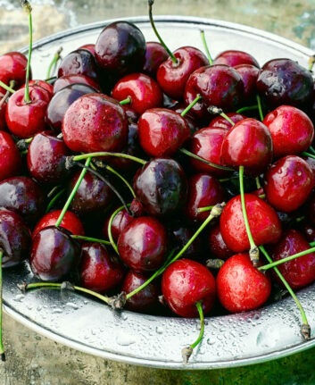 Cerises ©Lunov Mykola shutterstock