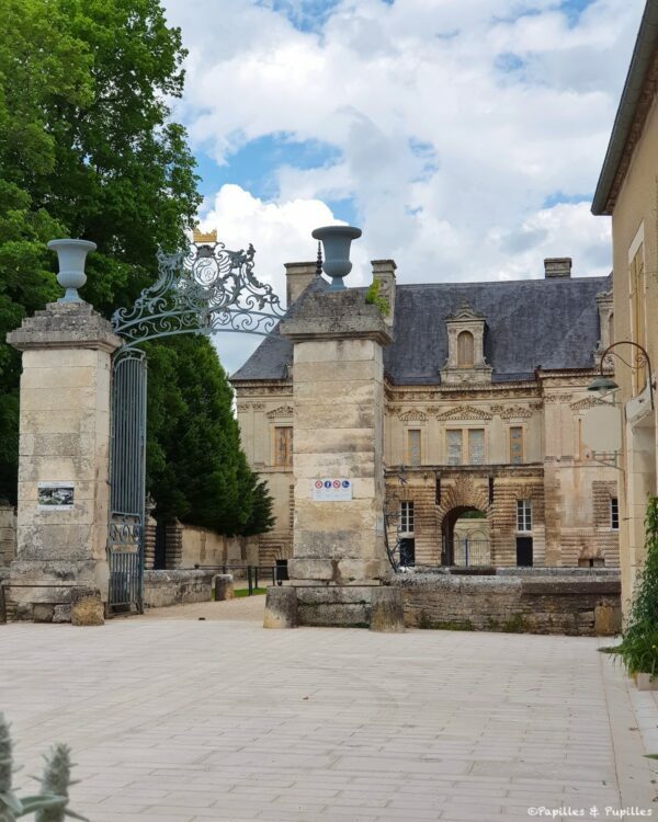 Entrée du château de Tanlay