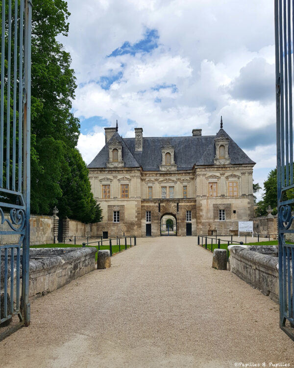 Entrée du château de Tanlay