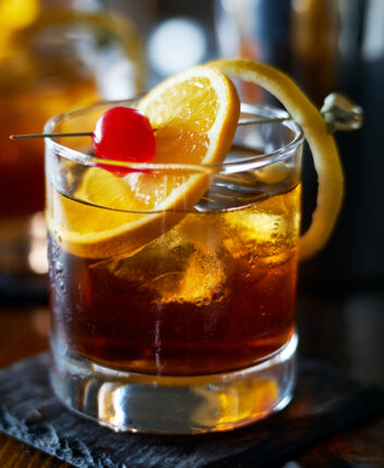 Cocktail Old Fashionned © Joshua Resnick shutterstock