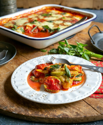 Gratin de courgettes à la tomate, Parmesan et mozzarella