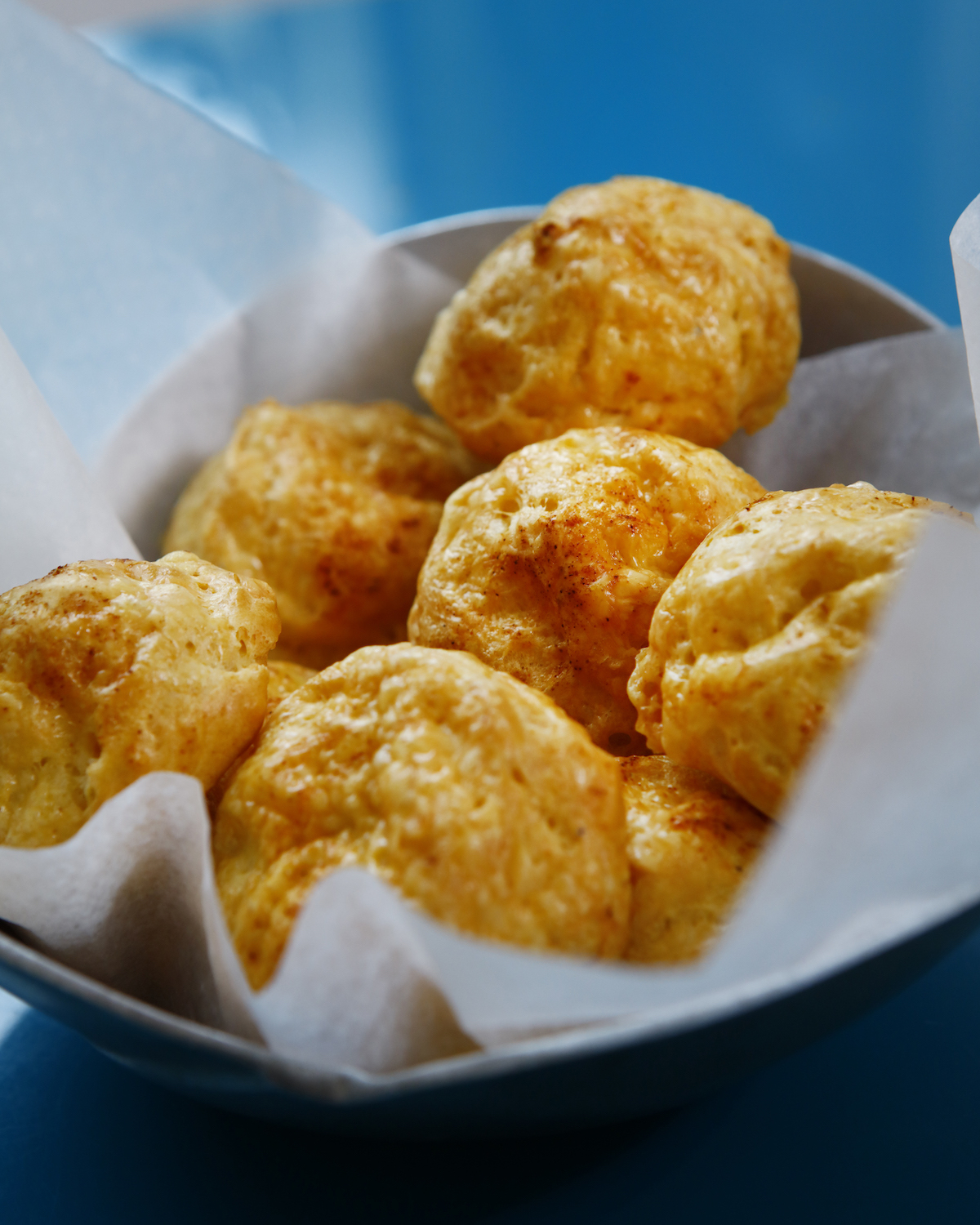 Gougères maison au Comté et au paprika ©Christophe Boulze