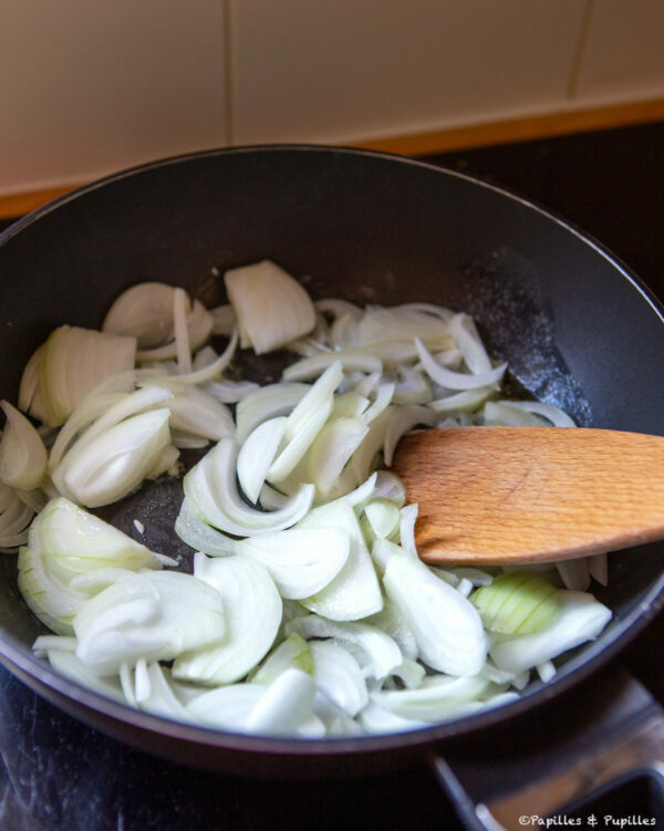Oignons dans la poêle