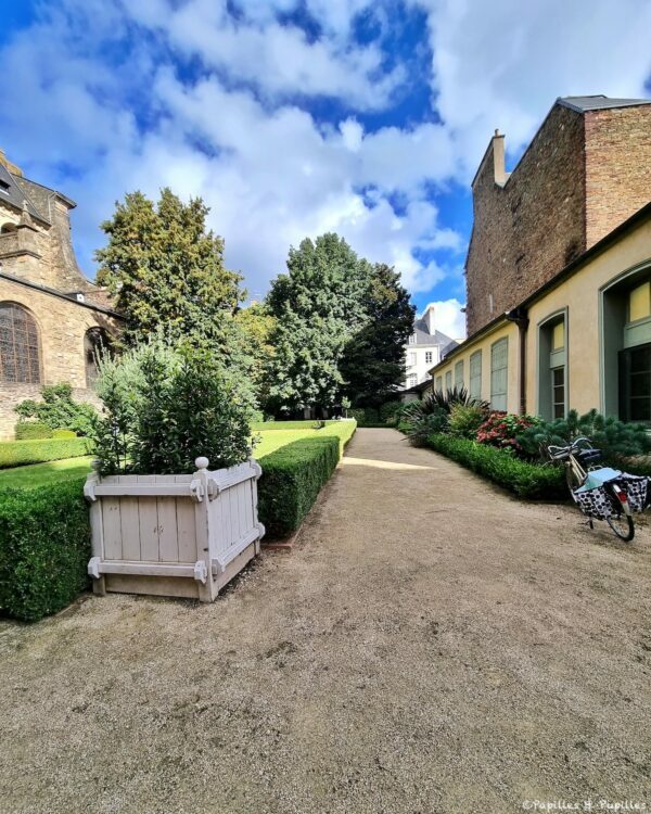 Cours Hôtel de Blossac