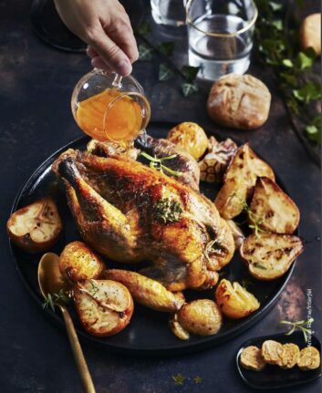 Pintade rôtie au four, poires et clémentines