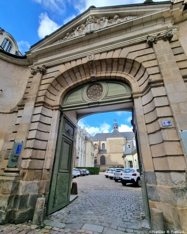 Porche Hôtel de Blossac