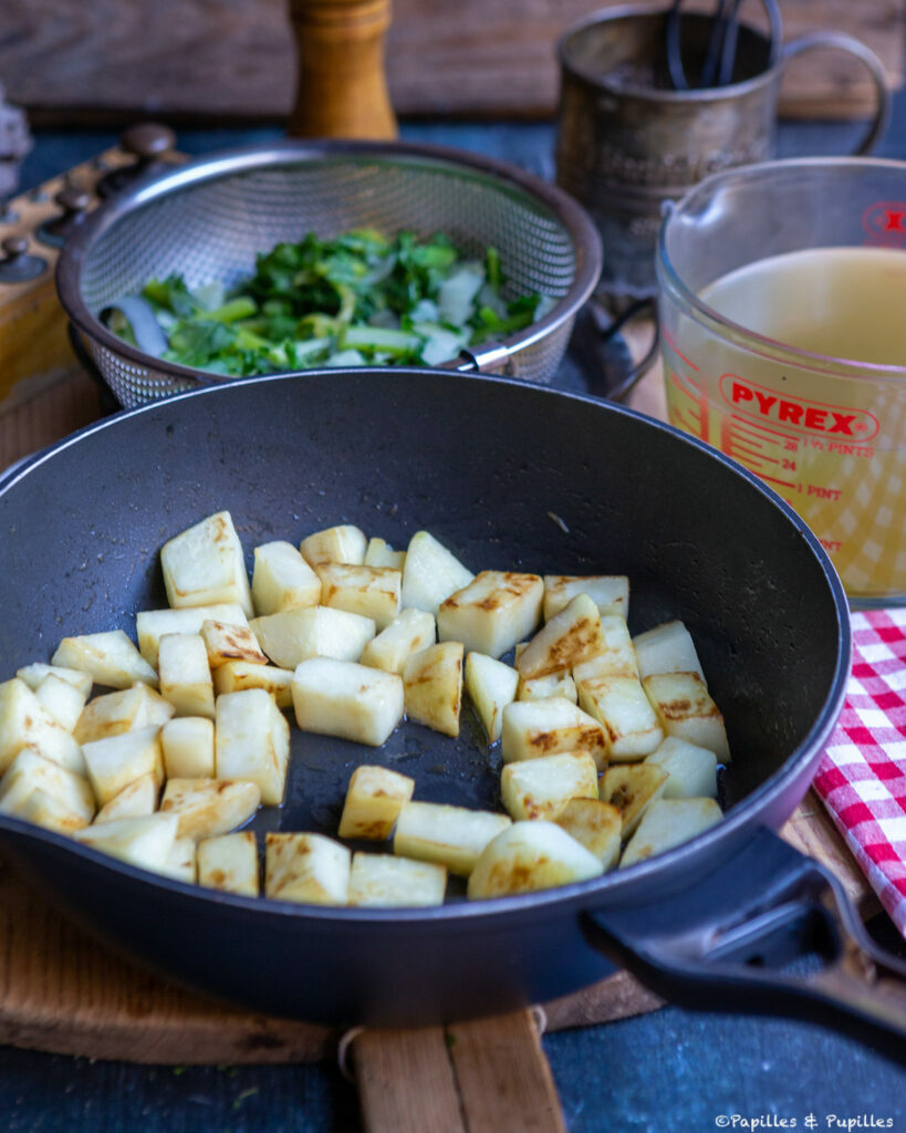 Cubes de céleri avant bouillon