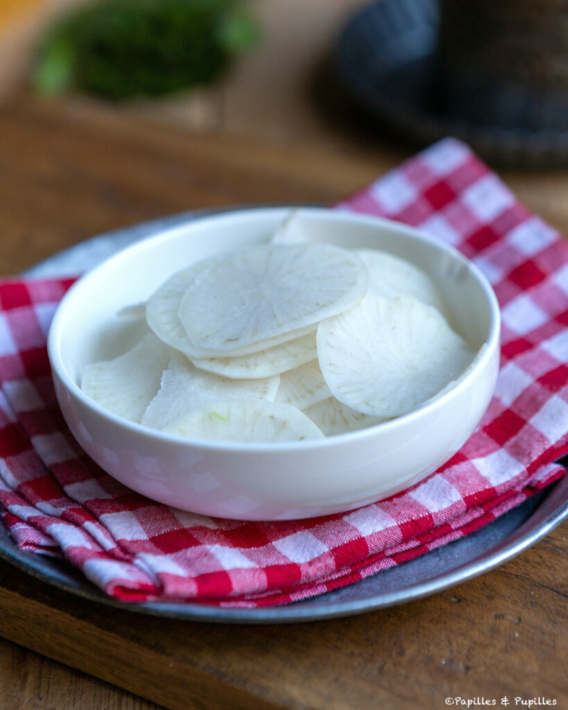 Daikon tranché à la mandoline