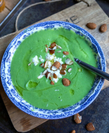 Velouté de brocolis aux amandes et à la feta