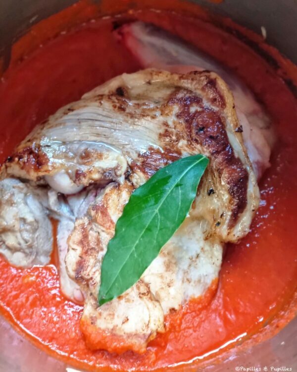 Dans la cocotte avant de couvrir de sauce