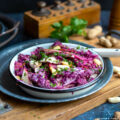 Salade de chou rouge, poulet, sauce cacahuètes